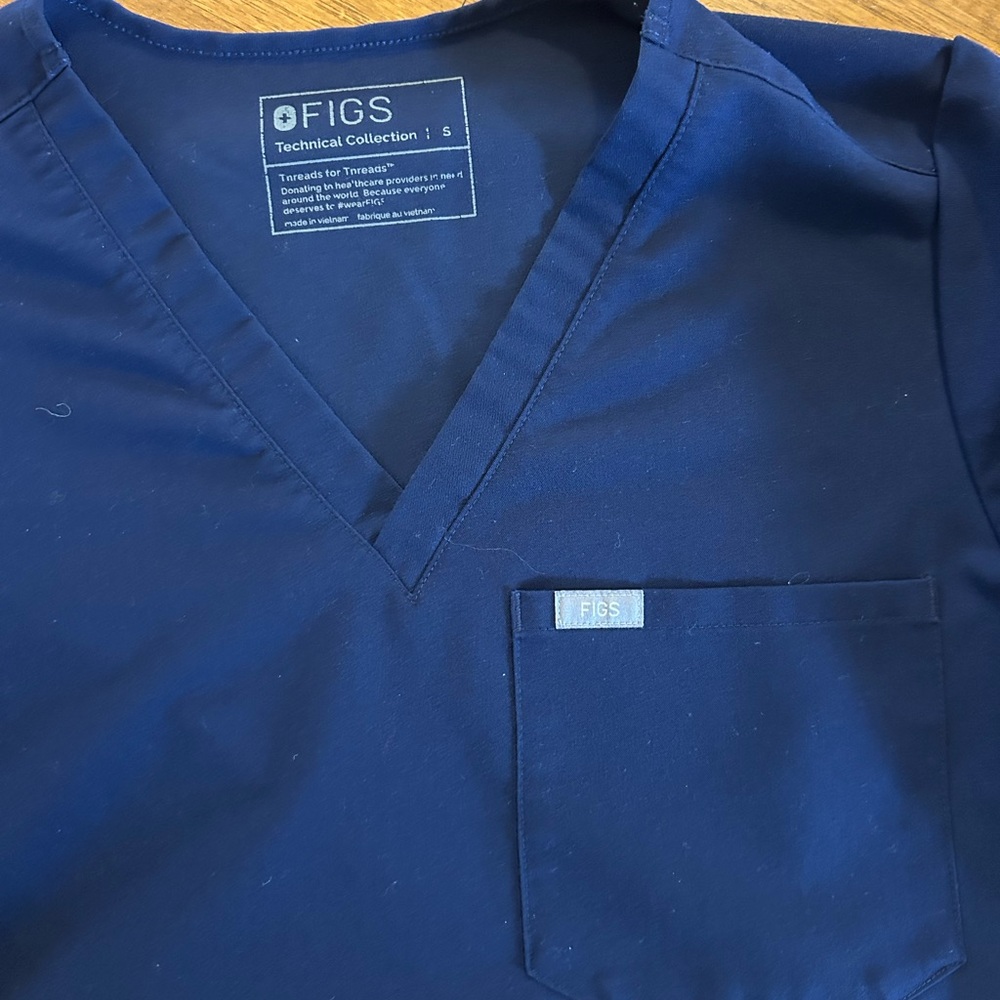 FIGS Navy scrub set - Picture 2 of 3